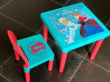 Tafeltje met stoel “Frozen” beschikbaar voor biedingen