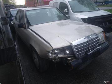 mercedes w124 200 benzine in onderdelen  beschikbaar voor biedingen