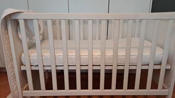 Babybed sundvik 120x60 met extra bedrand en matras, Kinderen en Baby's, Ophalen, Gebruikt