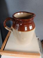 Mooie kruik in aardewerk in 2 kleuren, inhoud 1,5 liter.
Enk, Enlèvement