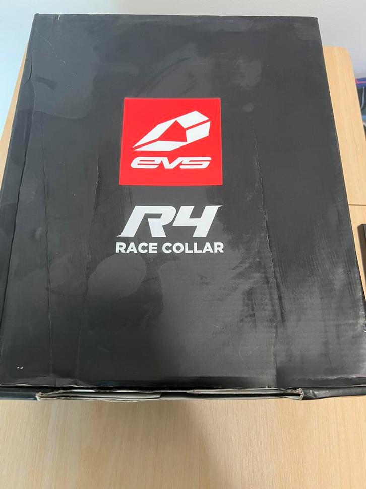 Orthèse cervicale Evs R4 pour jeunes, Sports & Fitness, Karting, Neuf, Enlèvement