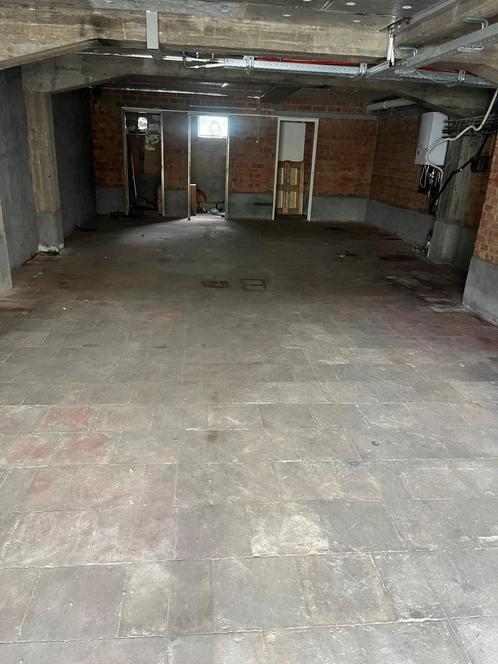 Garage/opslagplaats + oprit te huur in Merksem, Diensten en Vakmensen, Verhuizers en Opslag