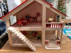 Houten poppenhuis Pintoy incl Plantoys poppetjes en meubels, Kinderen en Baby's, Speelgoed | Poppenhuizen, Ophalen, Zo goed als nieuw