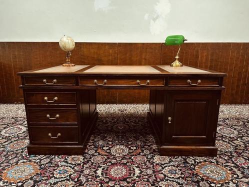 Klassiek Engels Chesterfield Bureau Partnerdesk, Antiek en Kunst, Antiek | Kantoor en Zakelijk, Ophalen of Verzenden