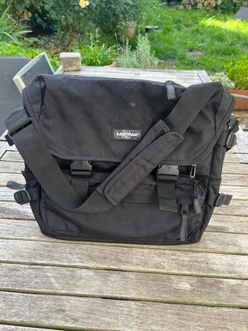 Eastpak tas - Schouderriem - Zwart - TB-conditie beschikbaar voor biedingen