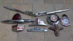 Collectie 8 vintage Amerikaanse oldtimer deco garage embleem, Ophalen of Verzenden, Gebruikt, Reclamebord