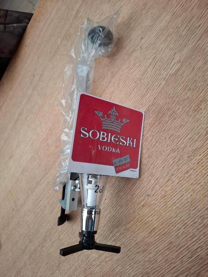 Nieuwe Sobieski vodka flessenhouder / dispenser met doseur, Verzamelen, Merken en Reclamevoorwerpen, Nieuw, Gebruiksvoorwerp, Ophalen of Verzenden