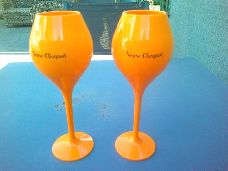 2 Veuve Clicquot fluitbekers., Collections, Marques & Objets publicitaires, Neuf, Ustensile, Enlèvement ou Envoi