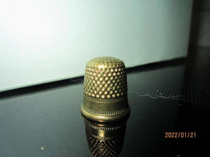 Oude vingerhoed, Verzamelen, Vingerhoedjes, Gebruikt, Overige materialen, Reliëf, Verzenden