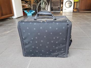 Draagtas/koffer met schoonheidsproducten LR beschikbaar voor biedingen