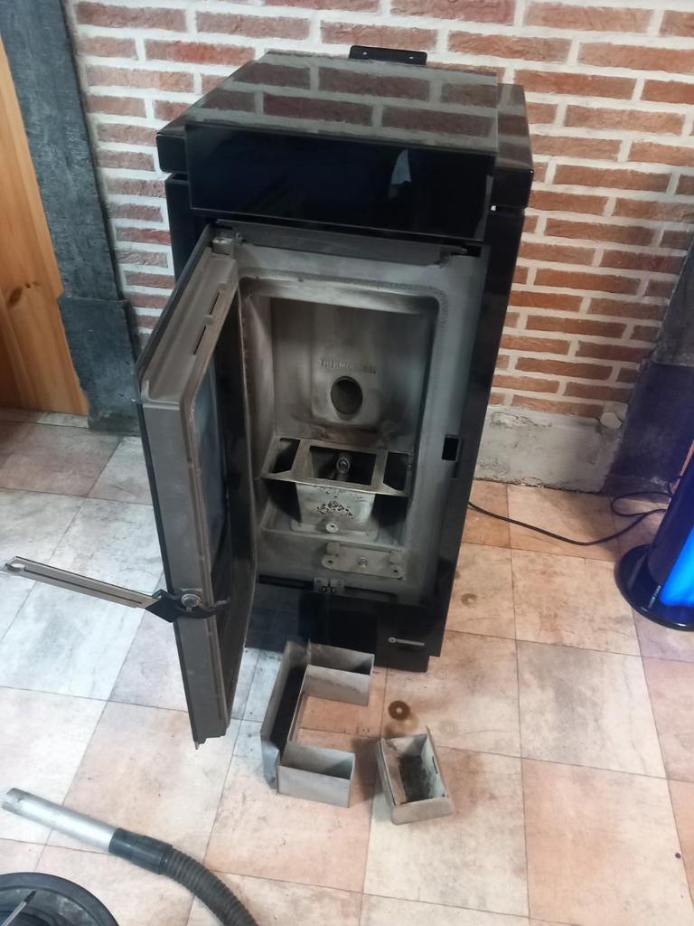 Poêle a pellets thermorossi, Maison & Meubles, Poêles