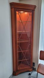 Hoekkast vitrinekast, Ophalen