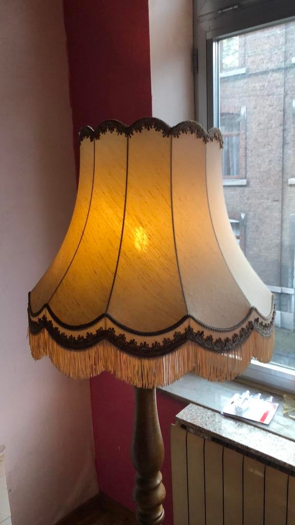 Abat-jour beige, pied en chêne, Maison & Meubles, Lampes | Lampadaires, Utilisé, Tissus, Retro, 150 à 200 cm
