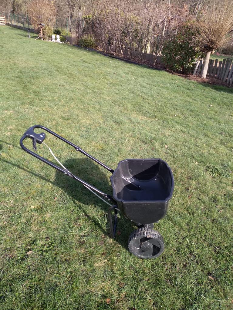 Vettenstrooier DCM te Wezemaal, Jardin & Terrasse, Enlèvement