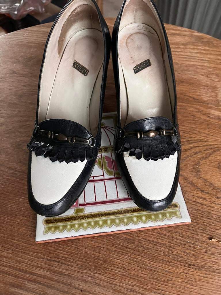 Escarpins cuir noir & blanc 35, Ophalen, Zo goed als nieuw, Wit, Pumps
