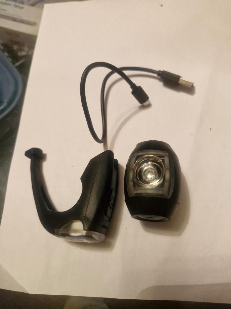 ÉCLAIRAGE ET LAMPES VELO : VOIR PHOTOS ET DESCRIPTION., Enlèvement