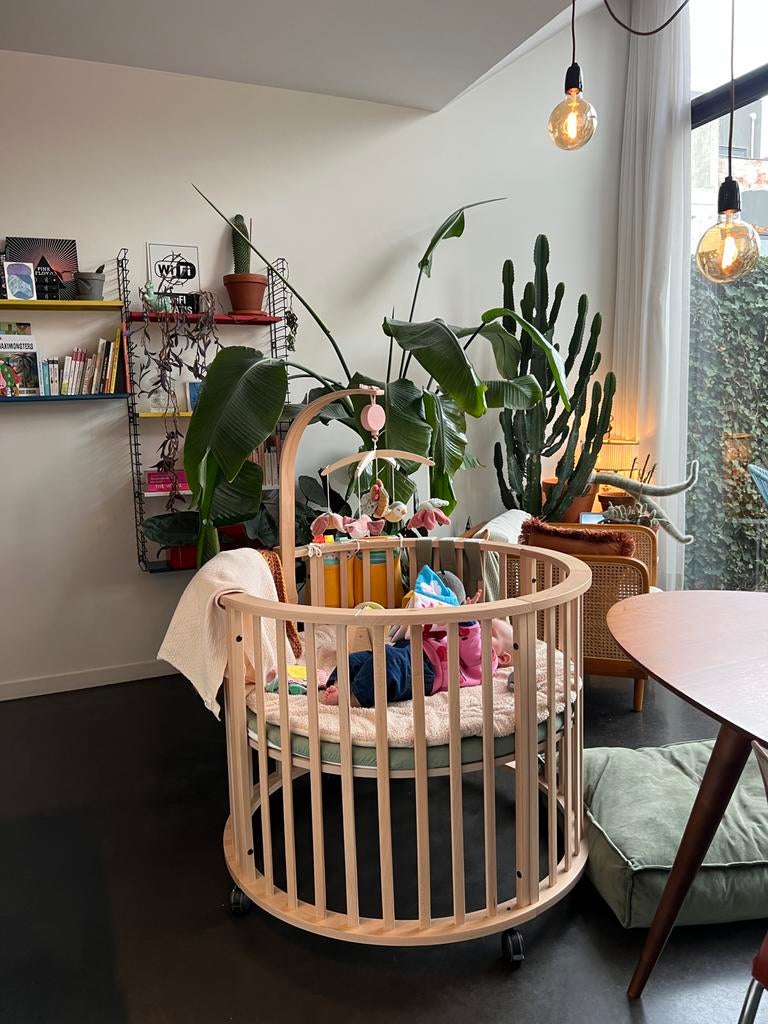 baby box / park, Kinderen en Baby's, Babyparken, Ophalen, Zo goed als nieuw, Wieltjes