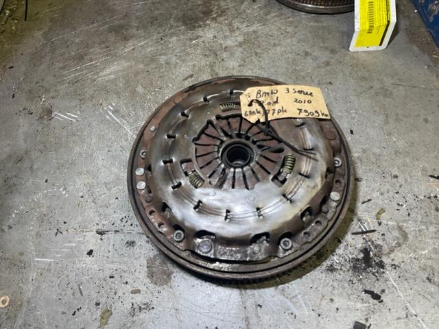 VOLANT MOTEUR BI-MASSE BMW 3 serie (E90) (21217563287), Autos : Pièces & Accessoires, Dhr. R. de Gouw, Utilisé, Info@123Parts.nl