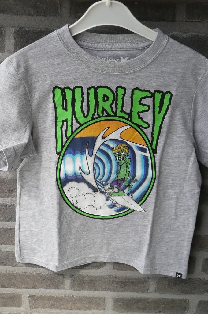 Lichtgrijs T-shirt Hurley (K319), Kinderen en Baby's, Kinderkleding | Maat 134, Hurley, Ophalen of Verzenden, Zo goed als nieuw