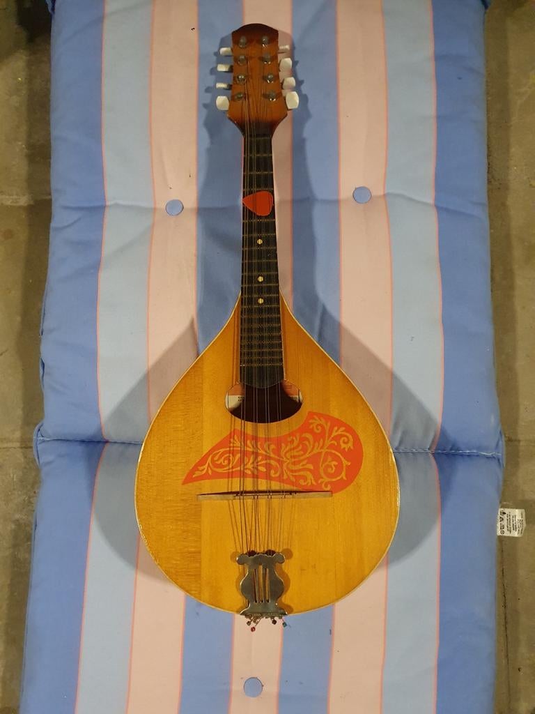 Guitare en bois en très bon état, Enlèvement