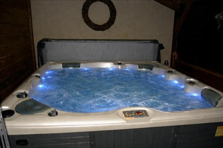 Jacuzzi pour 5 personnes., Jardin & Terrasse, Bains à remous et Spas, Utilisé, Fixé, Couverture, Filtre, Escalier, Enlèvement