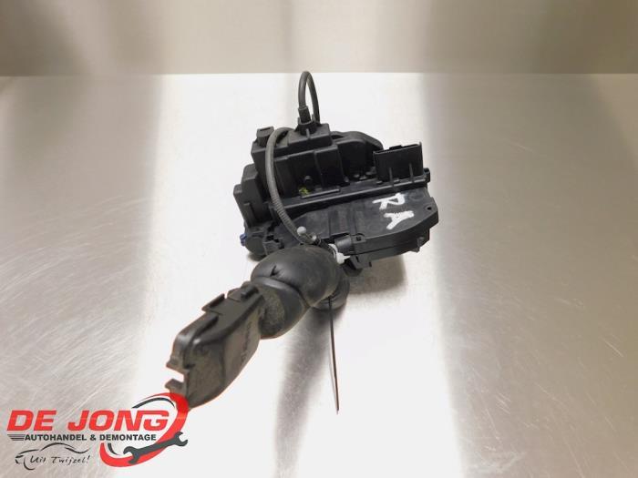 Serrure portière mécanique 4portes arrière droite d'un Re, Autos : Pièces & Accessoires, Carrosserie & Tôlerie, Renault, Utilisé