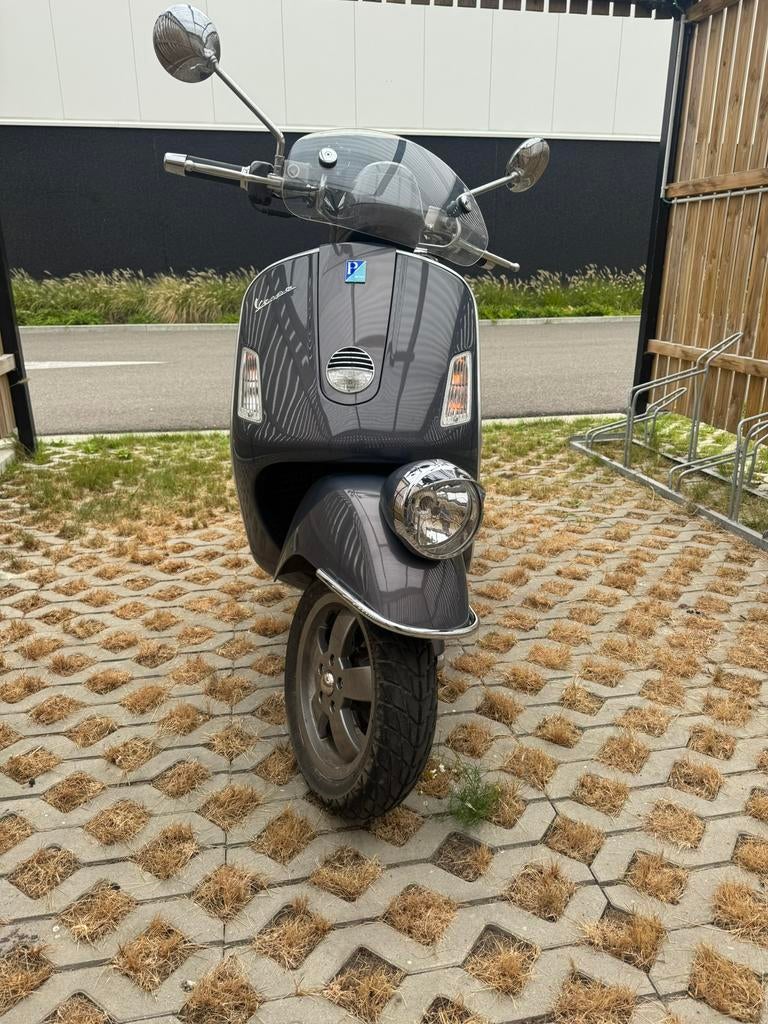 Vespa gtv 125cc, Fietsen en Brommers, Brommers | Vespa, Ophalen, Zo goed als nieuw