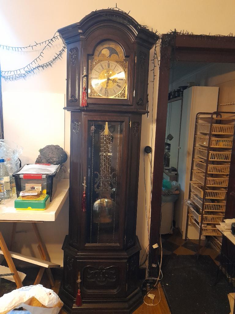 horloge debout, Enlèvement