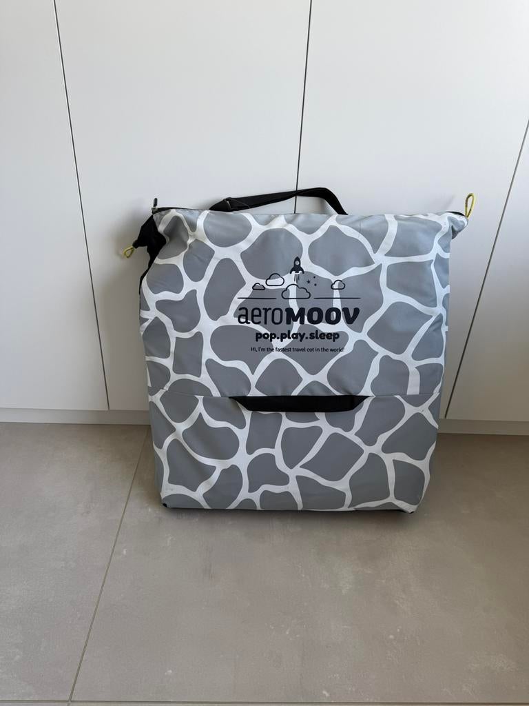 AeroMoov reisbedje – LIMITED giraffe + muggennet, Ophalen, Zo goed als nieuw, Reisbedje