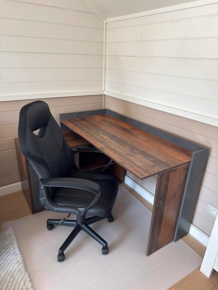 Modern Industrial Desk + Ergonomic Gaming Chair – Like New, Huis en Inrichting, Bureaus, Zo goed als nieuw, Ophalen of Verzenden