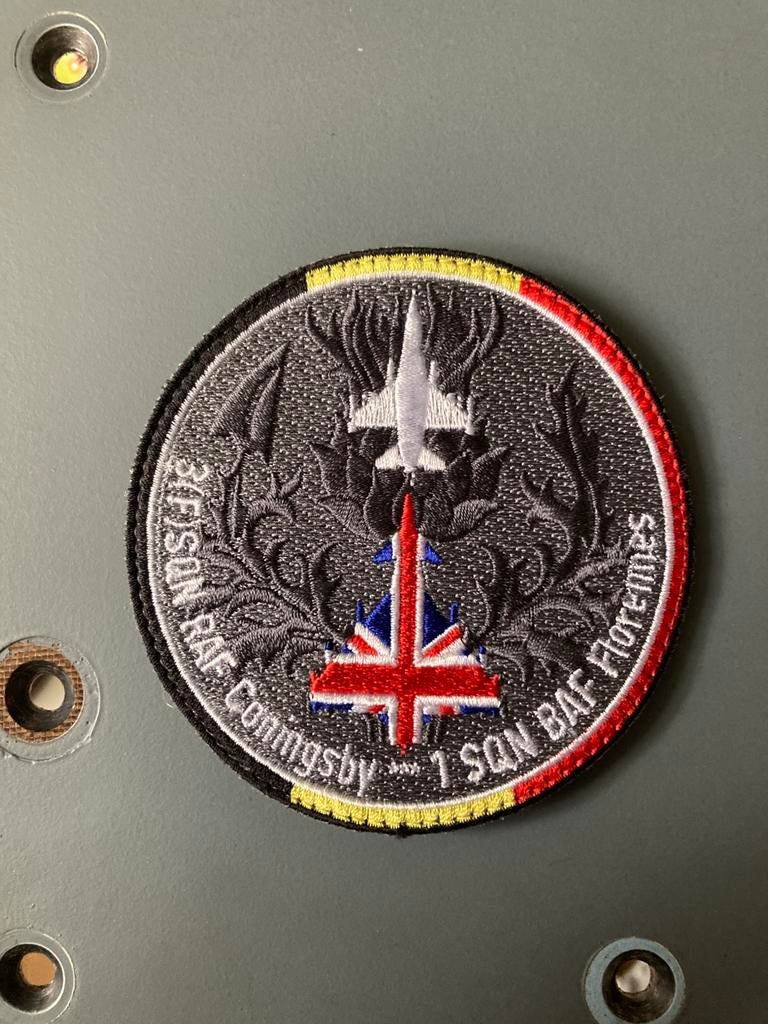 3sqn Typhoon RAF Coningsbay-1sqn F16 BAF Florennes, Collections, Aviation, Enlèvement ou Envoi, Comme neuf