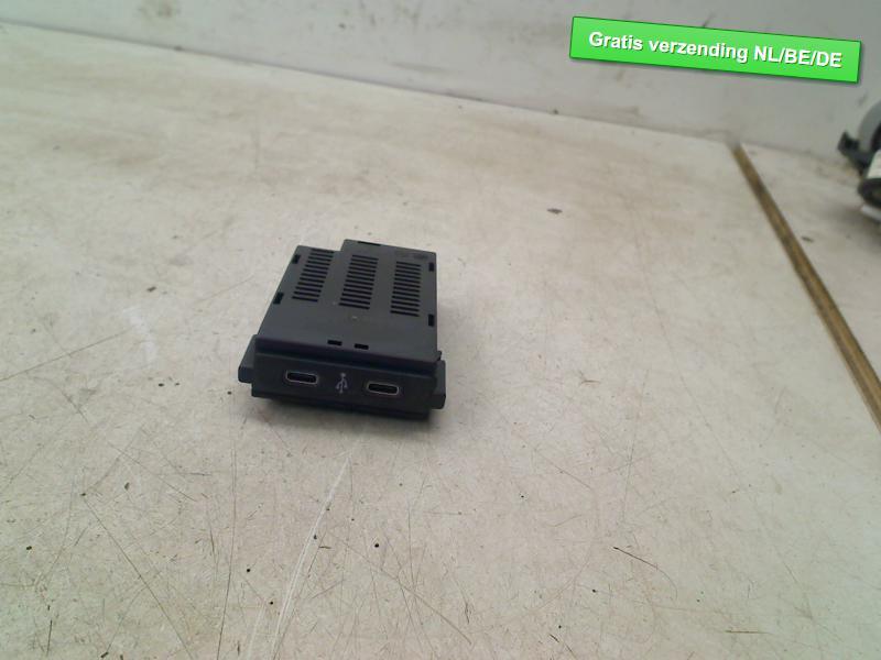 USB HUB AUX Volkswagen Polo VI (AW1) (2G6035736), Utilisé, De Bloemendaal 21 21
5221 EB  'S HERTOGENBOSCH, NL, Info@123Parts.nl