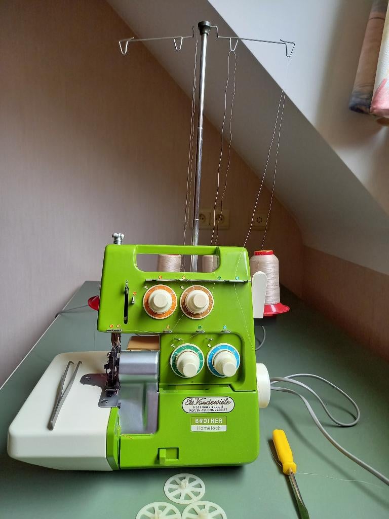 Over lock machine, Hobby en Vrije tijd, Naaimachines en Toebehoren, Ophalen, Gebruikt, Lockmachine, Brother