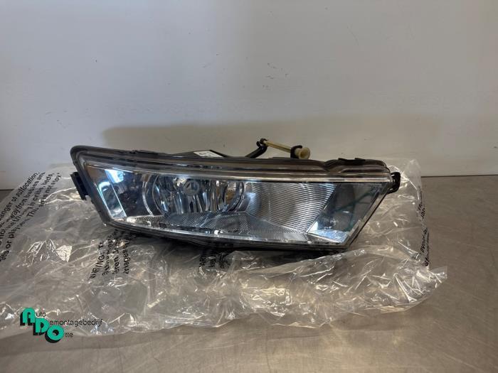 Feu antibrouillard avant droit d'un Skoda Rapid (Rapid 13-), Autos : Pièces & Accessoires, Éclairage, Skoda, Utilisé, 3 mois de garantie