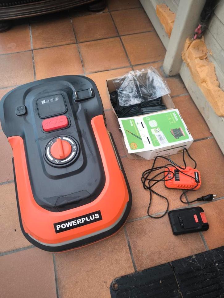 Ensemble complet de tondeuses à gazon robotisées, Jardin & Terrasse, Tondeuses robotisées, Comme neuf, Moins de 20 cm, Avec capteur de pluie