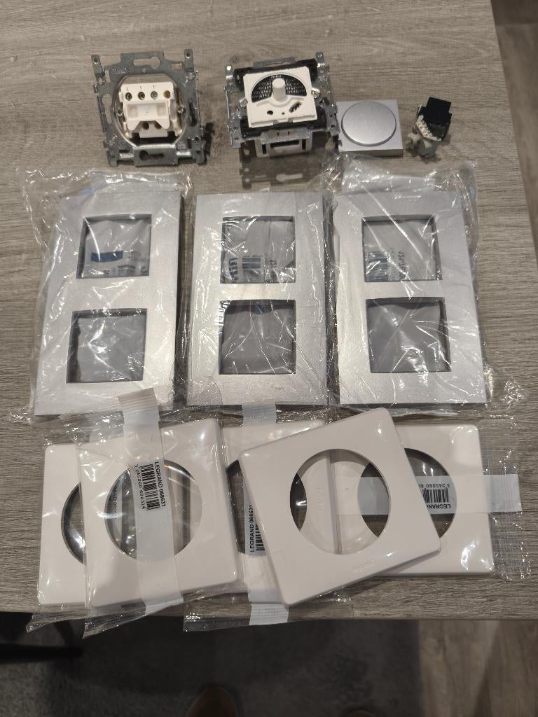 LOT DE MATERIEL ELECTRIQUE, Bricolage & Construction, Électricité & Câbles, Neuf, Interrupteur, Interrupteur, Enlèvement ou Envoi