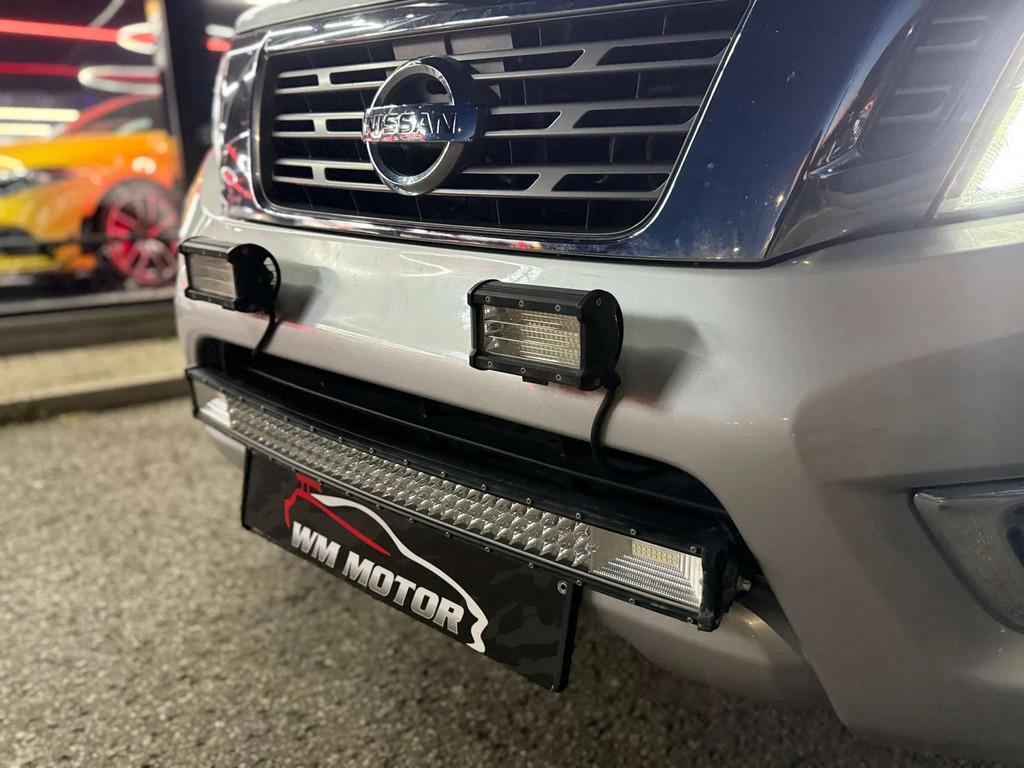 Nissan Navara Navara 2.5 dCi 4x4 // Full Options, Autos, Nissan, Achat, Electronic Stability Program (ESP), 4 portes, Entreprise