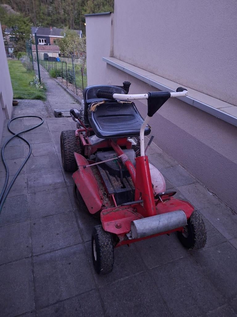 Tracteur tondeuse Snapper 10CV à réparer ou pour pièces, Enlèvement, Utilisé, SNAPPER, Moins de 90 cm
