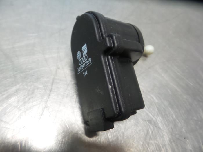 Koplampmotor van een Volkswagen Polo (Polo 01-), Auto-onderdelen, Verlichting, Volkswagen, Gebruikt, 3 maanden garantie, Ophalen of Verzenden