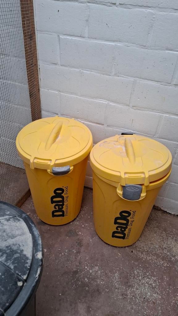 2 grote gele plastic tonnen vuilnisbak of bak voor eten dier, Maison & Meubles, Seaux, Enlèvement