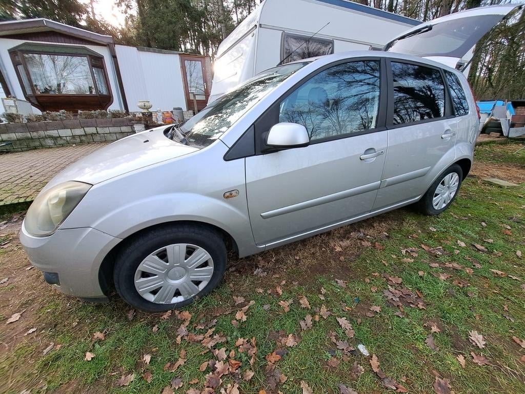 Ford Fiesta, Autos, Ford, Particulier, Fiësta, Diesel, Euro 4, Autre carrosserie, 4 portes, Boîte manuelle, Argent ou Gris, Noir