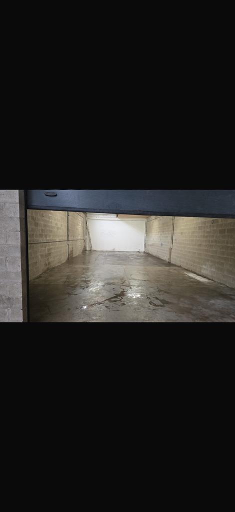 À louer entrepôt d’environ 120 m², situé à l’Espace 58, Immo, Garages en Parkeerplaatsen, Provincie Luik
