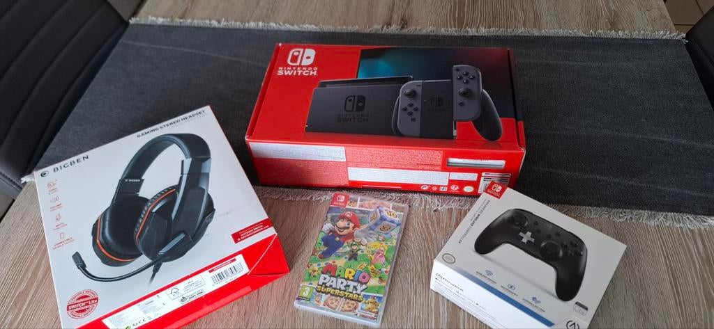 Nintendo switch console+headset microfoon+controller+spel, Games en Spelcomputers, Games | Nintendo Switch, Ophalen