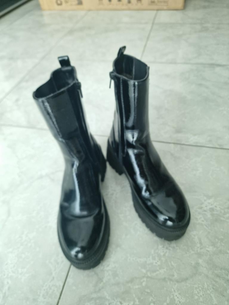 Bottines 38  mais va aussi pour 39, Vêtements | Femmes, Chaussures, Enlèvement