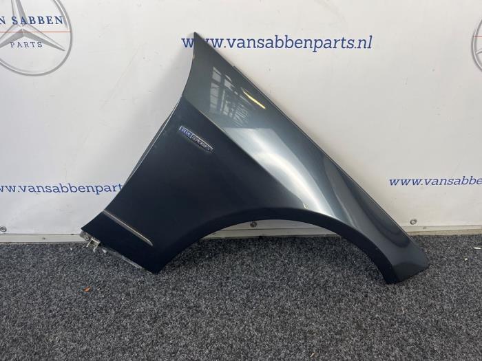 Scherm rechts-voor van een Mercedes E-Klasse (755), Gebruikt, -, -, 3 maanden garantie