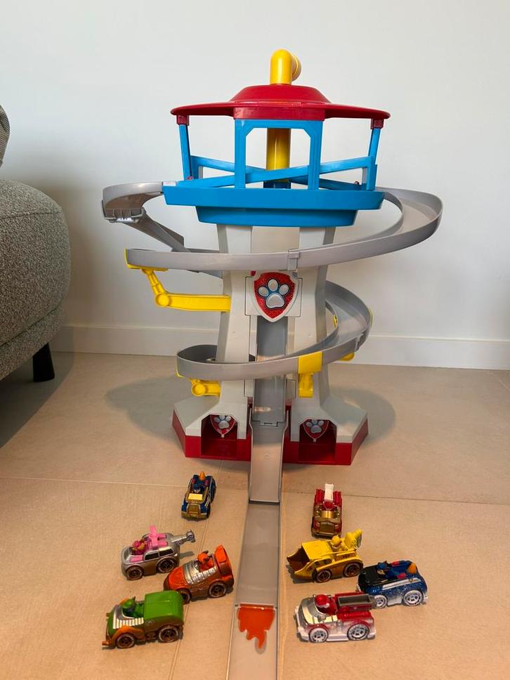 Paw Patrol toren met 8 auto’s, Kinderen en Baby's, Speelgoed | Racebanen, Gebruikt, Racebaan, Handmatig, Overige merken, Ophalen
