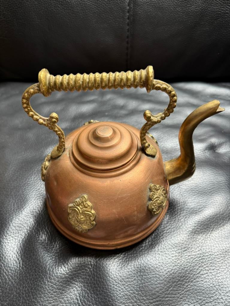 Théière ancienne, Enlèvement