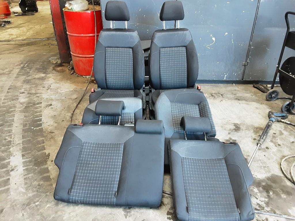 INTERIEUR COMPLET Volkswagen Polo V (6R) (01-2009/05-2022), Volkswagen, Mevr. I. Hauben, Utilisé, Rue de l'Espoir 34 34
4030  GRIVEGNÉE, BE