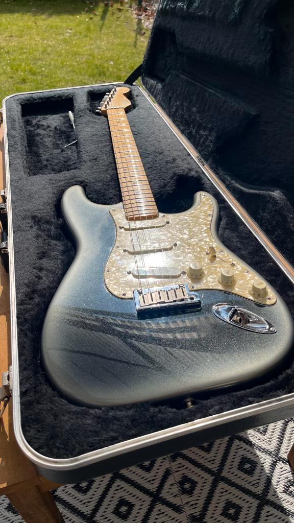 Fender US Strat Plus 1993 Black Pearl Burst, Musique & Instruments, Instruments à corde | Guitares | Électriques, Utilisé, Solid body