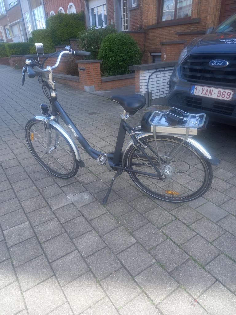 Velo Velo electrique arrow
Excellent état, Fietsen en Brommers, Fietsen | Dames | Omafietsen, Versnellingen
